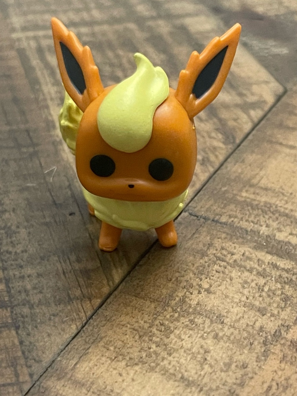 Mini vinyl figure of the Pokémon Flareon